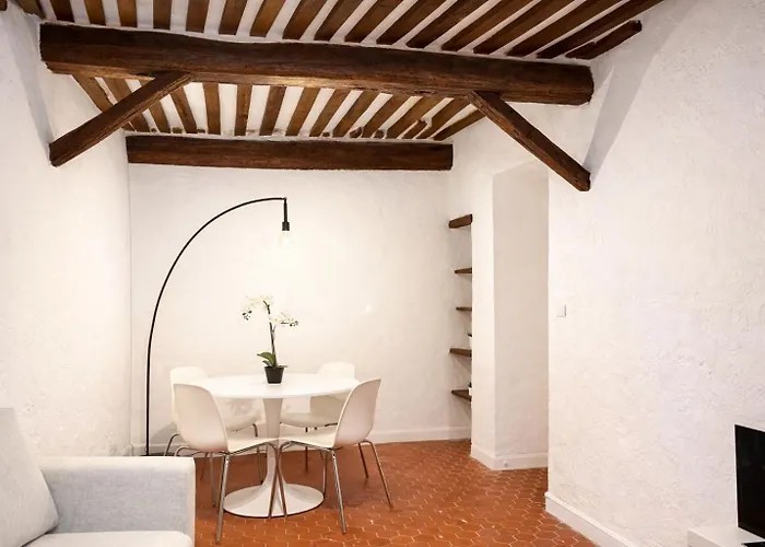 Апартаменты Charme Du Vieux-nice - Cocon Lumineux A 100 M De La